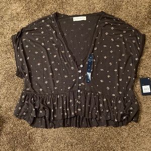 LUCKY BRAND. Size medium. Has a little bit of a cap sleeve comes right over arm